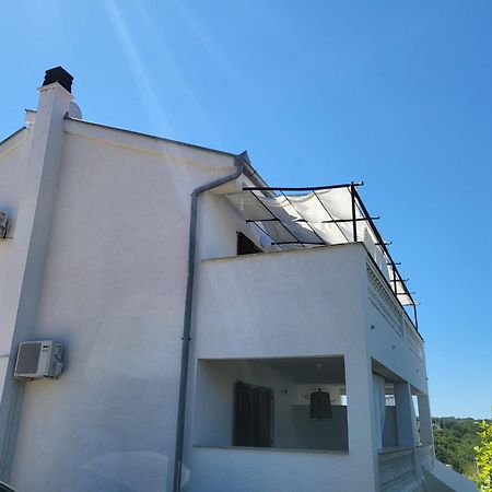 Apartments Grgic Njivice Bagian luar foto
